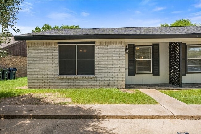 Building Photo - 1417 Hillside Dr Unit CS