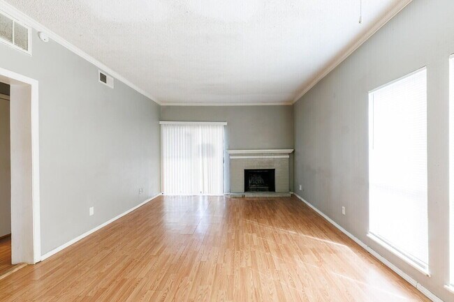 7405 Avenue X