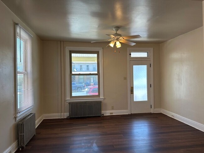 Photo - 27 N Chestnut St