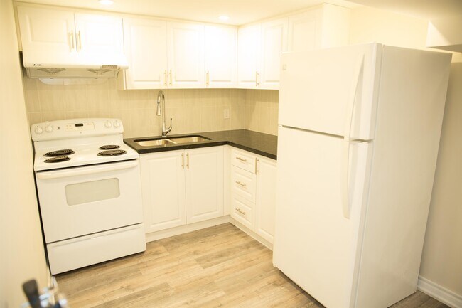 Building Photo - 50 Laurel Ave Unit 2