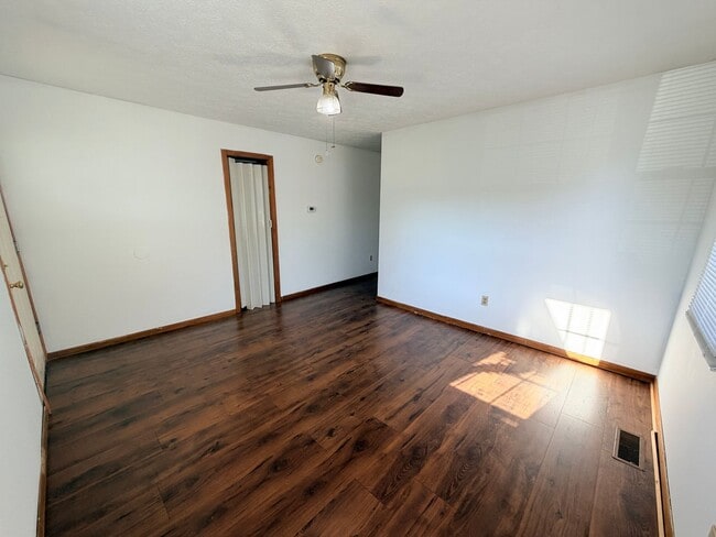 Photo - 550 Wood St