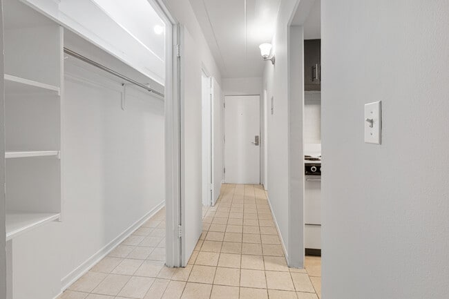 Photo - 6012 N Kenmore Ave