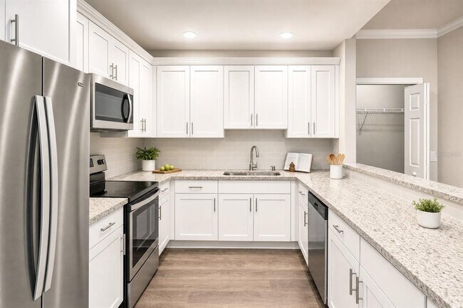 Photo - 5447 Vineland Rd Unit 1313