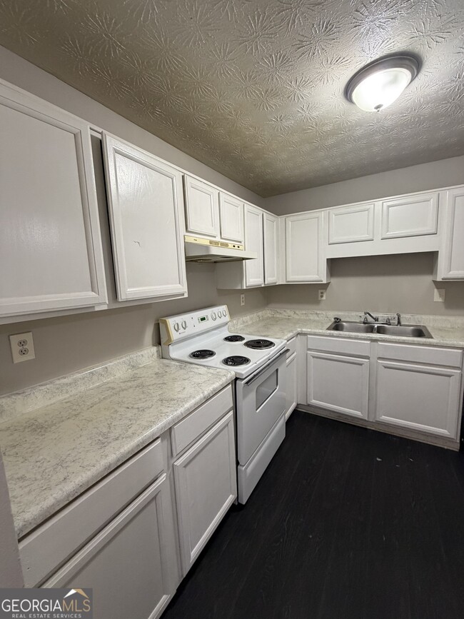 Photo - 1744 Bob White Ln SE
