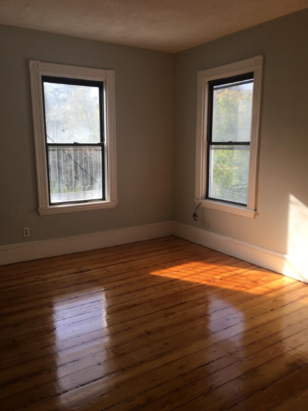 Photo - 10 Saunders St