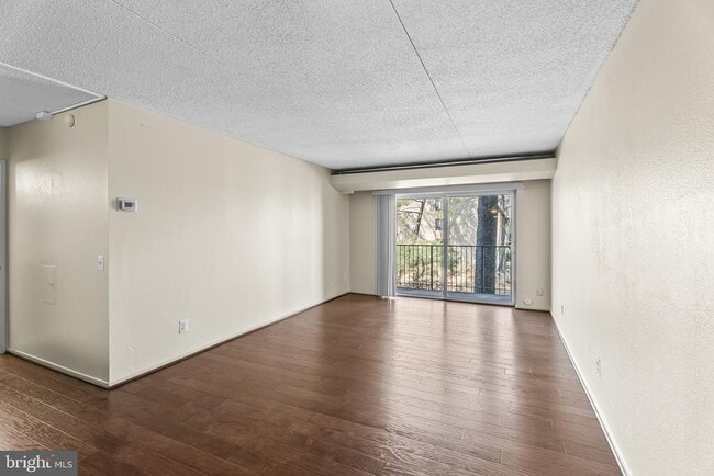 Building Photo - 60 S Van Dorn St Unit 208