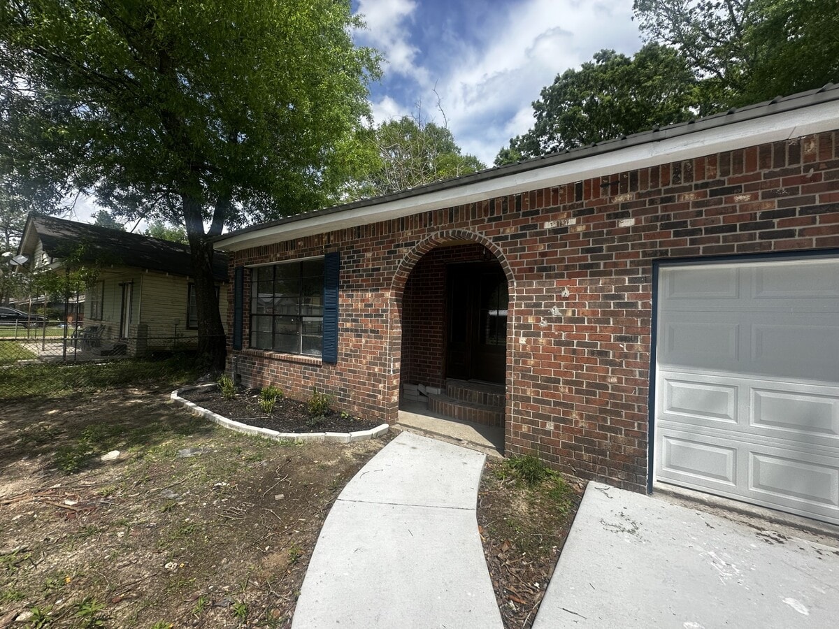 Photo - 208 Wilbert Dangerfield Dr