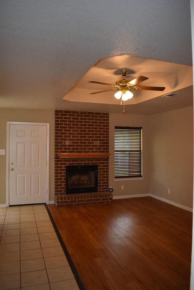837 Lakeview Dr
