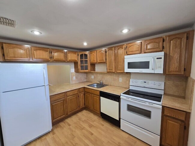 Photo - 8351 Sands Point Blvd Unidad 306A