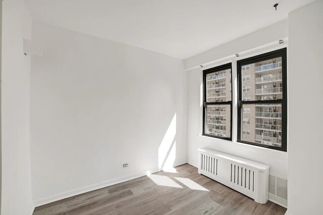 245 E 24th St Unit 10J