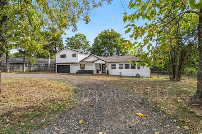 2038 Avon Dr