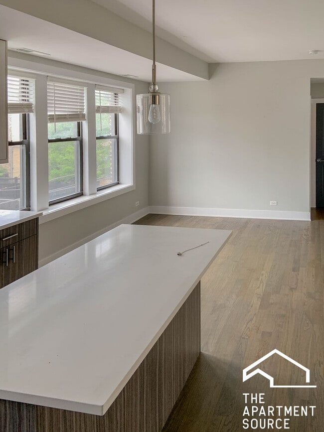 Photo - 2618 N Rockwell St Unit 2R