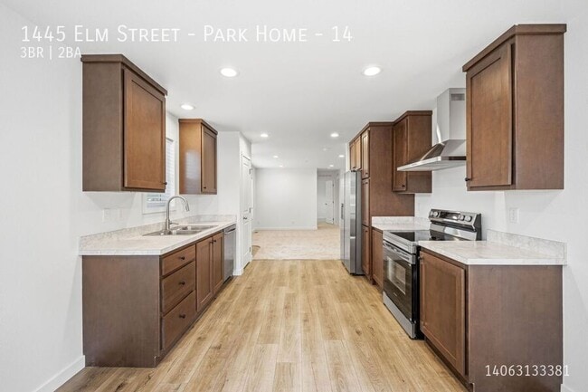 Photo - 1445 Elm St