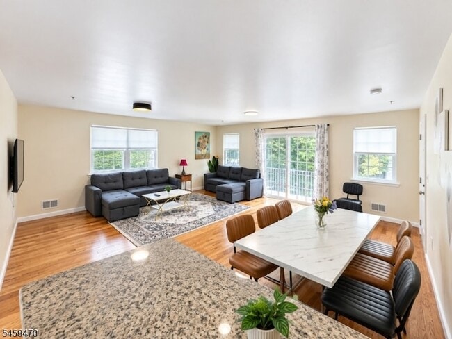Building Photo - 453-455-455 Washington St Unit 2