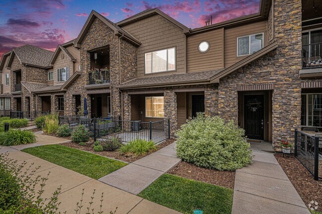 Building Photo - Stunningly Updated 3-Bedroom, 2-Bathroom T... Rental