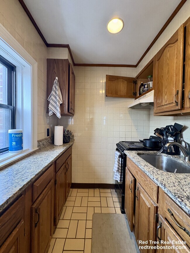 Photo - 914 Beacon St Unit 4