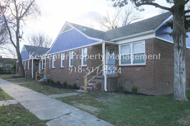 Building Photo - 2018 E 12th St Unit 2