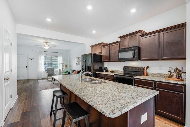 Photo - 790 Bradburn Village Way