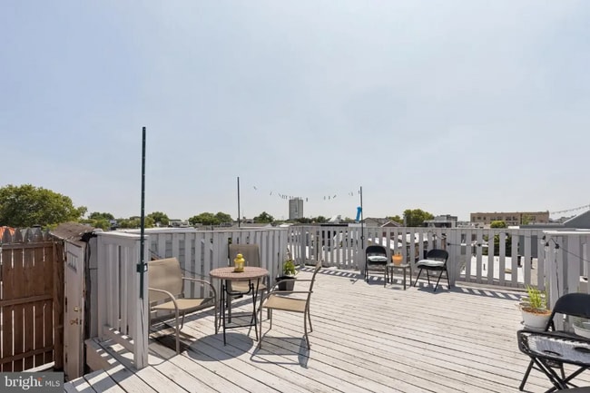 Photo - 635 Fitzwater St Unit 03