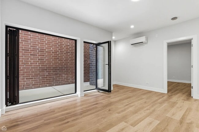 Photo - 1924 W Grand Ave Unit 1R