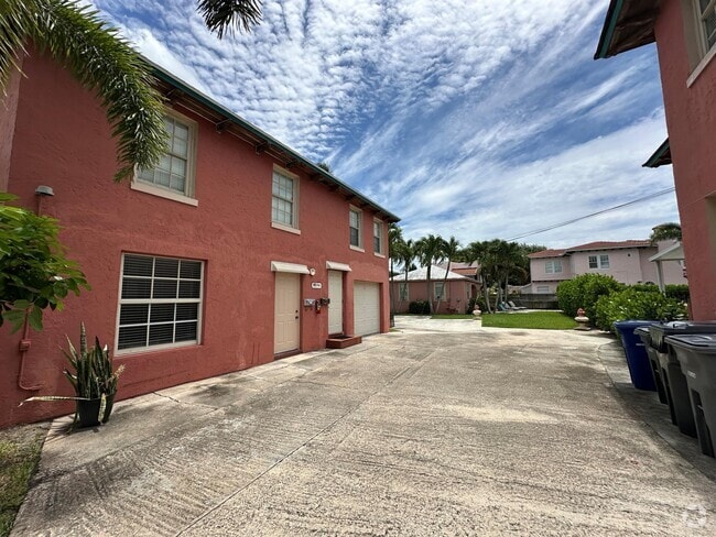 Building Photo - 227 Foresteria Dr Unit A Rental