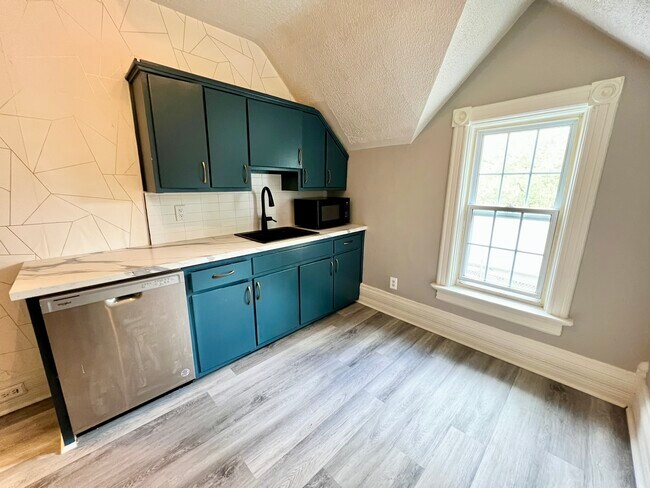 Photo - 31 Adelaide St S Unit 1