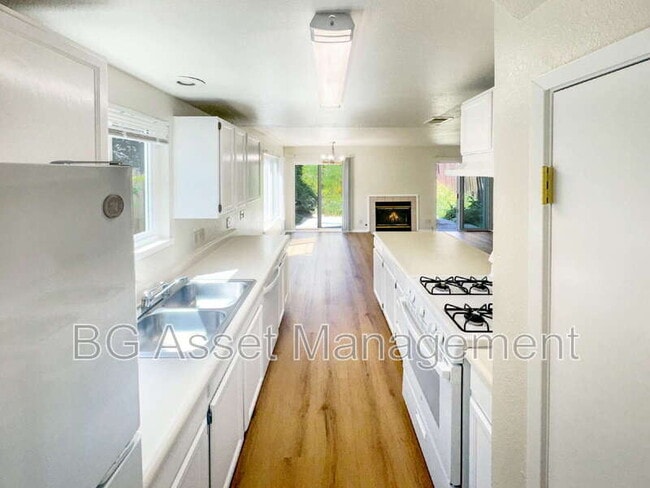 Photo - 810 Third St