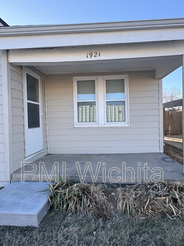 Photo - 1921 S Everett St