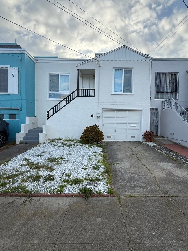 Building Photo - 1910 32nd Ave