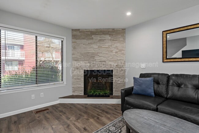 Photo - 3039 S Cantrell Ln
