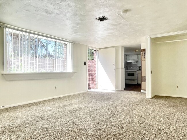 Photo - 100 W. Unit 303 N.