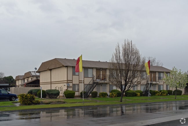 Lakeland Apartments