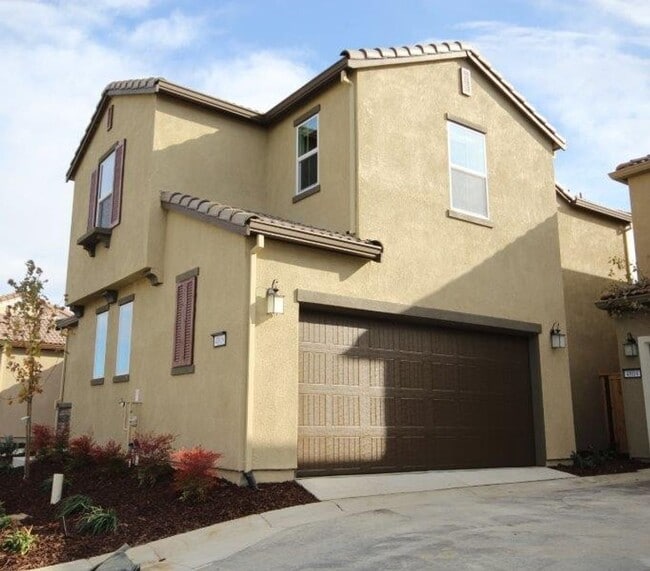 3 Bed Home in Gated Elk Grove Community - 3 Bed Home in Gated Elk Grove Community