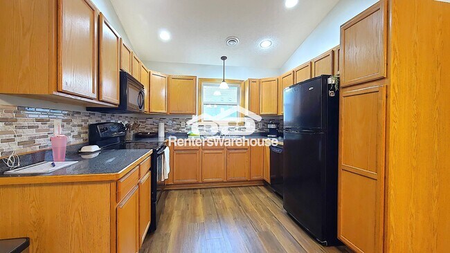 Photo - 280 Cedar St