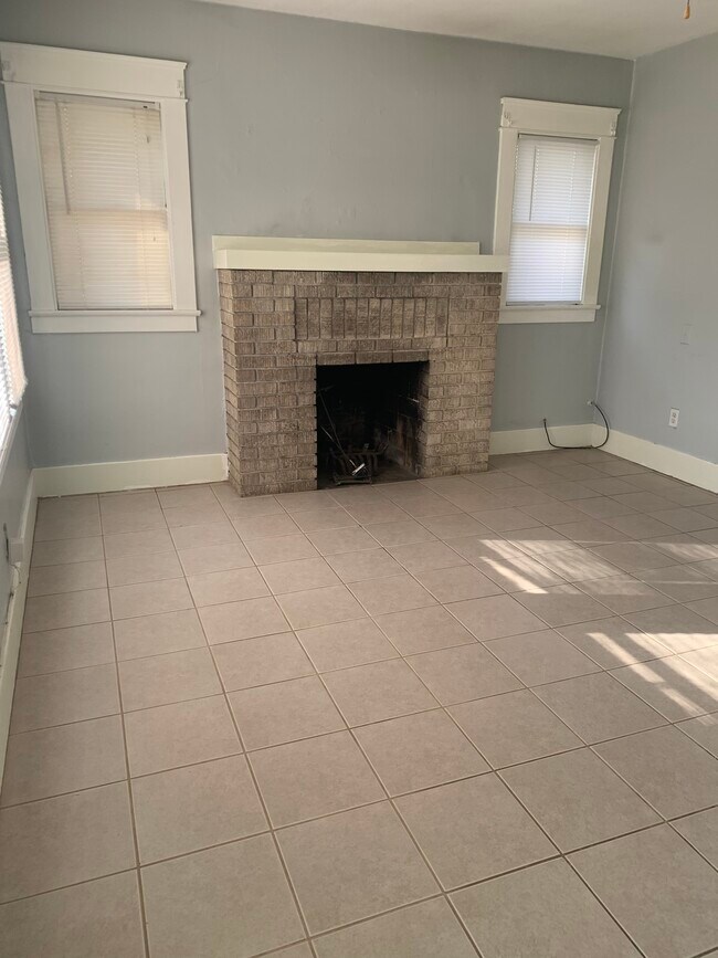 Living room - 237 W 23rd St Unit 237