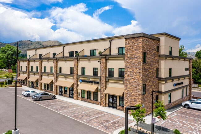 Estacionamiento Side de Fossil Point - The Residences at Fossil Point