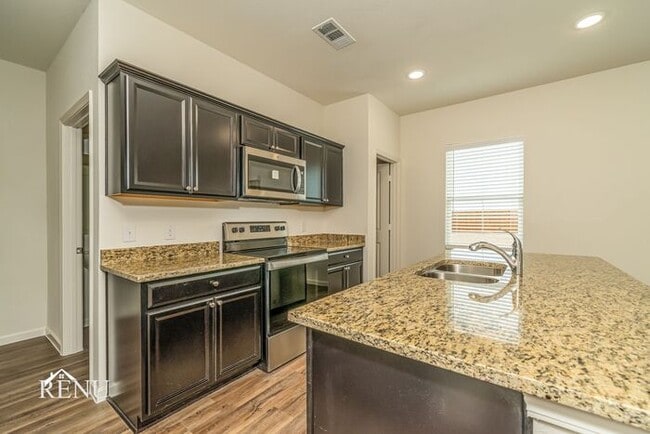 Photo - 506 London Dr