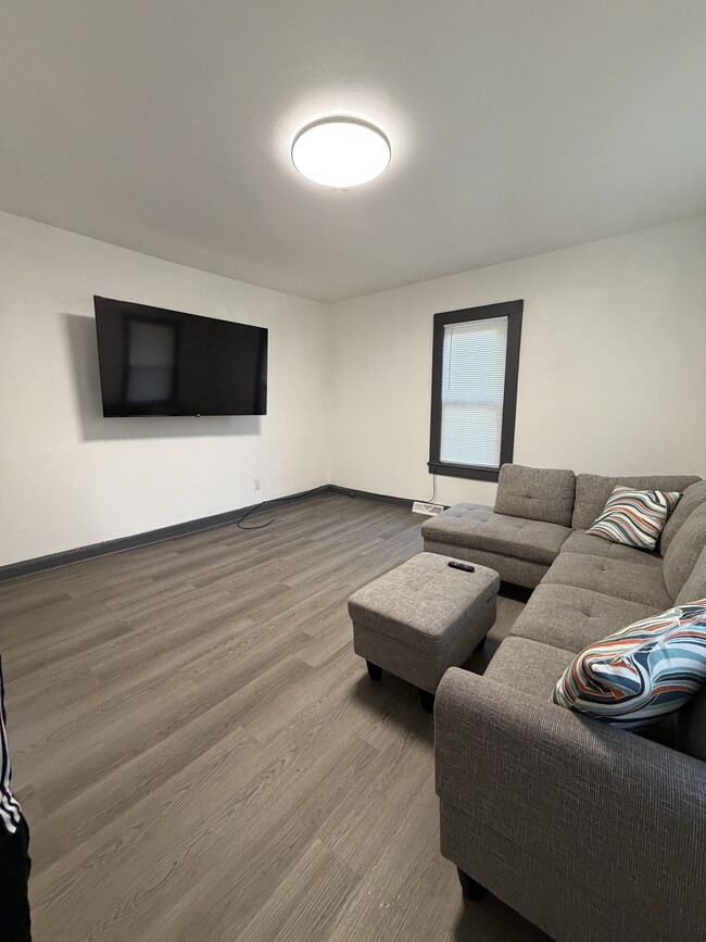 Building Photo - 5 Charlotte St Unit #1
