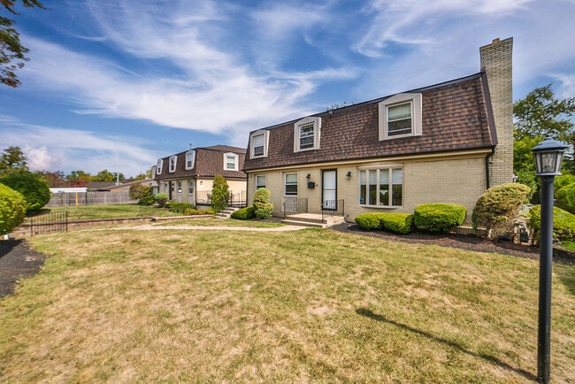 Photo - 32 Bernhardt Dr