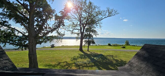 Photo - Beautiful waterfront Chateau. Short Term R...