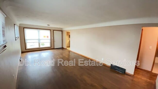 Photo - 677 Mark Ave