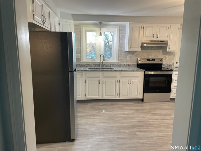 Photo - 64 Deshon St