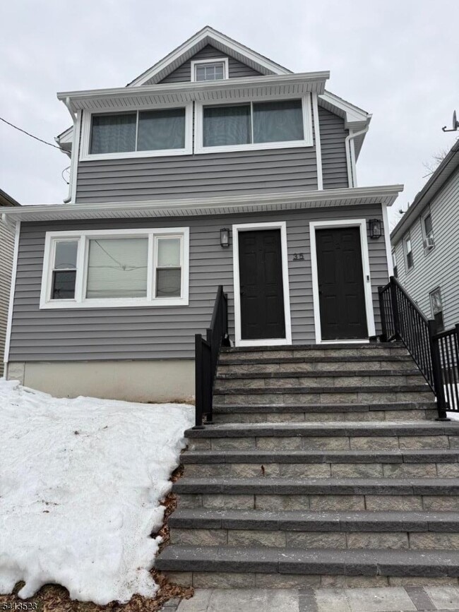 Photo - 35 Mountain View St