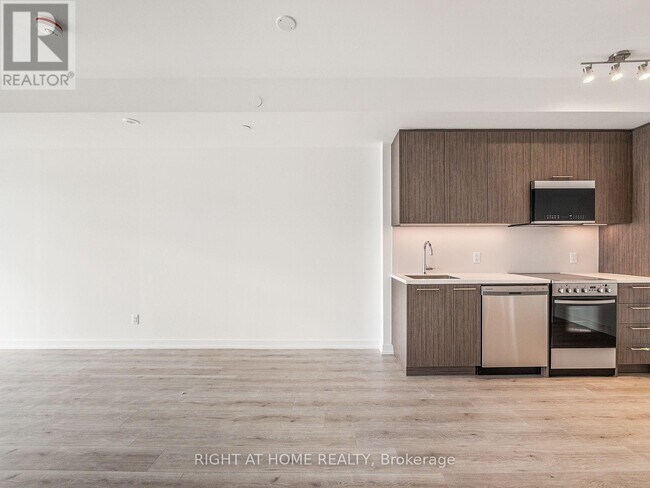 Photo - 260 Finch Ave E