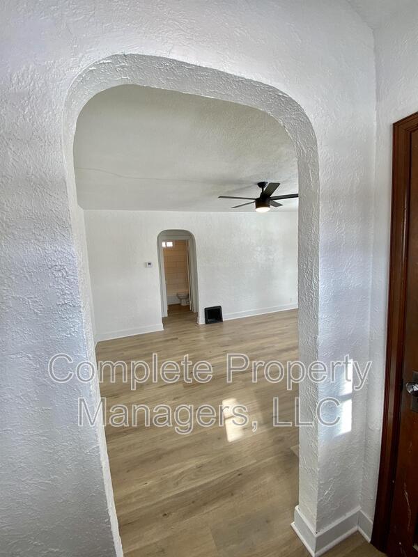 Photo - 1524 W Clark St