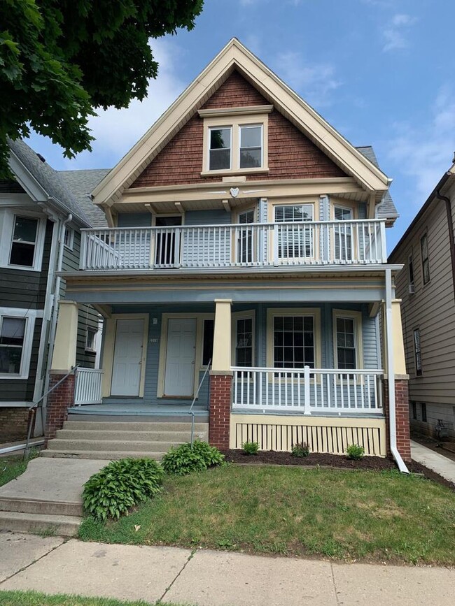 Building Photo - 2514 N Oakland Ave Unit 2514