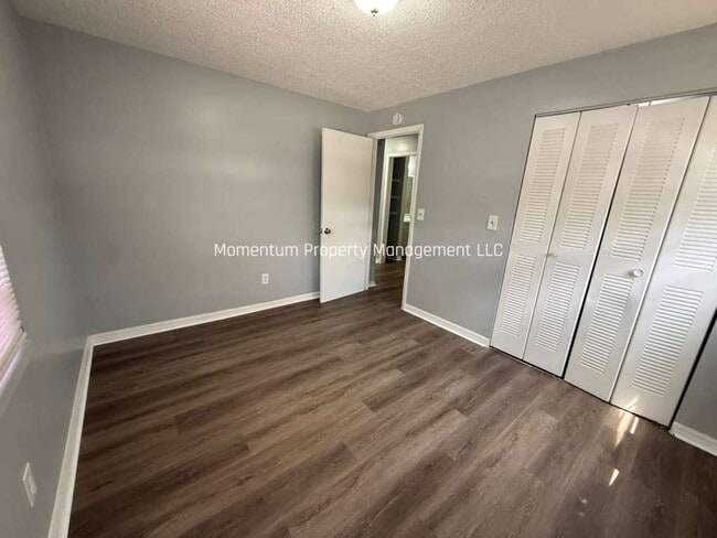 Photo - Beautifully Upgraded 2/1 AVAILABLE FOR IMMEDIAT MOVE IN!! Move In Before 5/20 and get June’s rent...