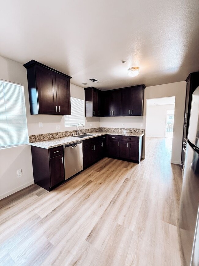 Building Photo - 6152 Orange Ave Unit B