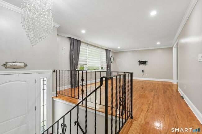 Photo - 122 Upper State St