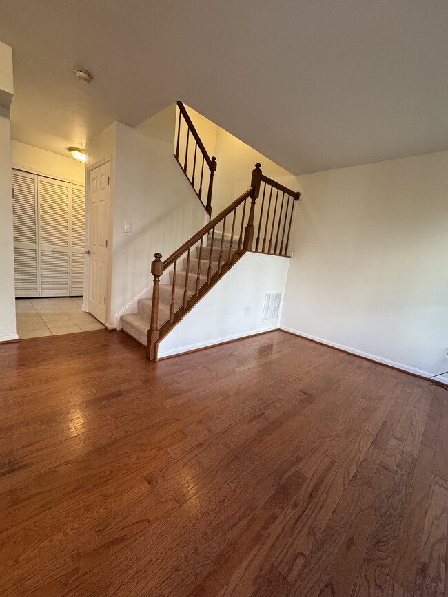 Photo - 6091 Netherton St